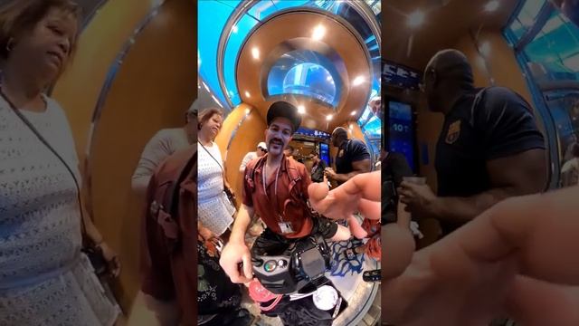 Random Friends in Elevator #cruise смотреть онлайн