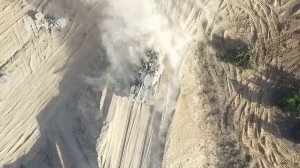 Удар с дрона по  израильскому танку "Меркава"  бомбосбросом.