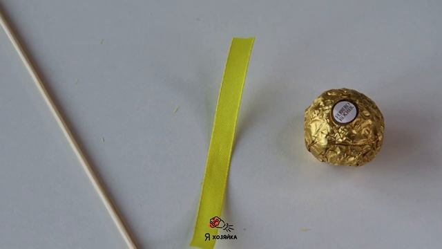 Ромашка из гофрированной бумаги с конфеткой внутри. Просто и красиво. смотреть онлайн