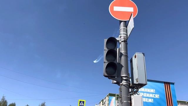 Пилотажная группа Русь выполнила фигуры высшего пилотажа в Верхней Пышме на Дне Победы 2023 смотреть онлайн