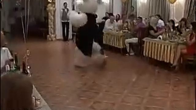 белый мишка танец .mpg смотреть онлайн