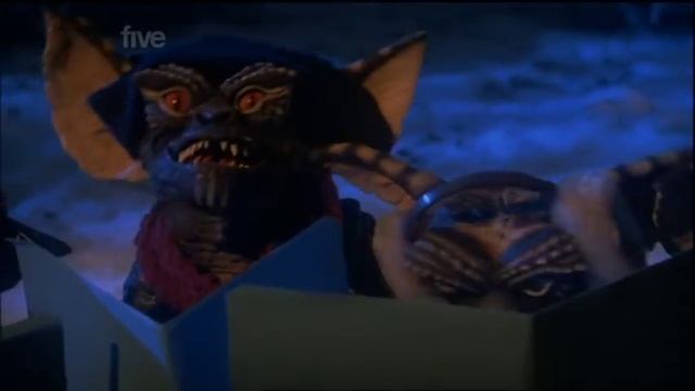 GREMLINS 1984 Mrs Deagle's Stair Lift смотреть онлайн