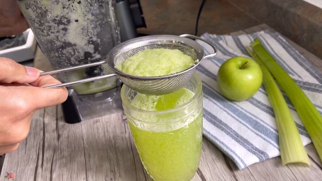 Celery Juice || Mix Celery and Apple 🍏 Detox Juice to Cleanse ,Health Benefits || HappyHomey смотреть онлайн