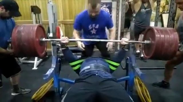 Александр Буров команда РООСФиС жим лежа в софт-экипировке 285 кг вес спортсмена 100кг?? смотреть онлайн