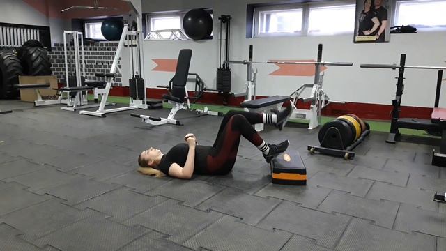 Ягодичный мост 1 ногой, нога на возвышенности смотреть онлайн