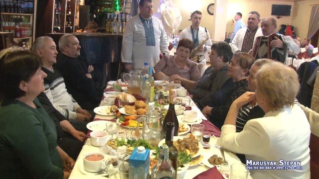 На камені ноги мию. Українська весільна застільна пісня смотреть онлайн