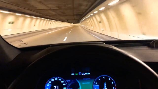 INCREDIBLY low tunnel ceiling in Paris with Volvo XC90 2019 смотреть онлайн