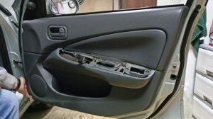 Снятие обшивки передней двери НИССАН АЛЬМЕРА КЛАССИК !!!