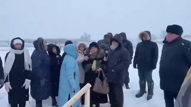 Крещенские купания прошли в Тетюшах на городском пруду. смотреть онлайн