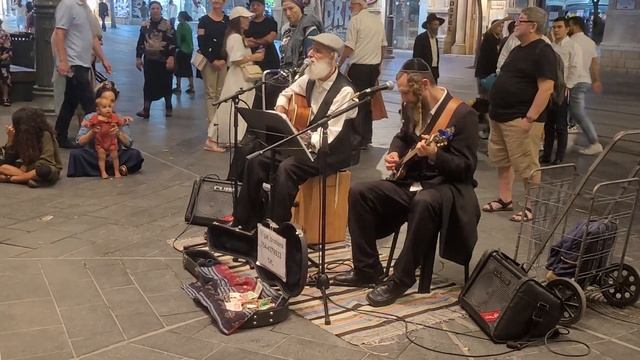 Arye & Gil Gat - Dance Me To The End Of Love смотреть онлайн