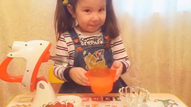 Дети поварята. Коктейль малиновый от Муси-Лапуси?!!!! смотреть онлайн