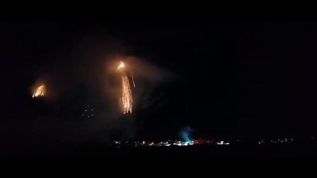 FUEGOS ARTIFICIALES EN NUESTRA CASA- Big Fireworks ✨? #house #fireworks смотреть онлайн