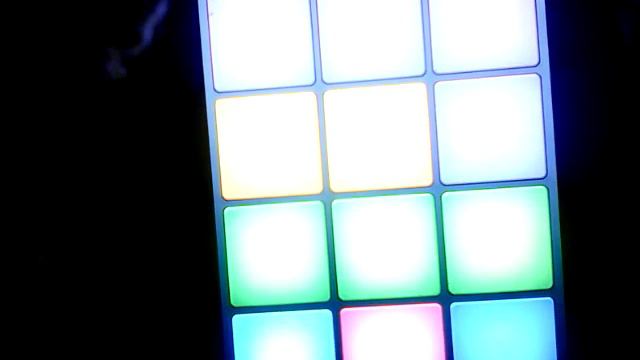 Inspiring Folk - Drum Pads Machine смотреть онлайн