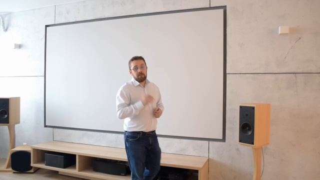 Домашний кинотеатр в гостиной. Экран 128" с проекционной краской. Современный дизайн интерьера смотреть онлайн