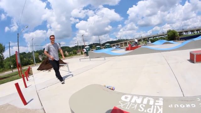 Amazing/Frustrating Skateboard Shaped Ledge! смотреть онлайн