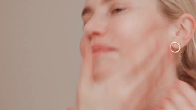 How To: Moisturize Your Face With French Facialist Isabelle Bellis
