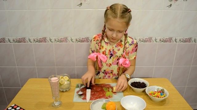 Рецепт вкусного и простого десерта. Видео для детей.Дети готовят. смотреть онлайн