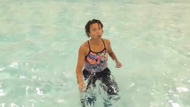 Aqua Instructor tip #11 stretching in the warm up смотреть онлайн