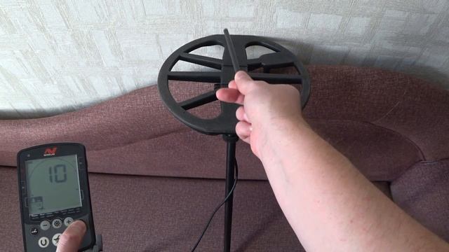 Minelab Equinox 600 Феррит и золотая сережка смотреть онлайн