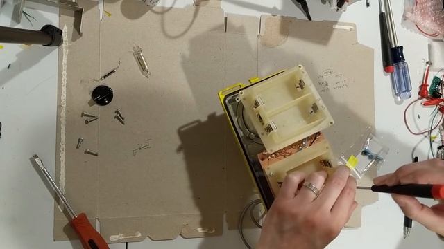 Geiger Counter Repair (V-700 Model 6B) / HV Upgrade смотреть онлайн