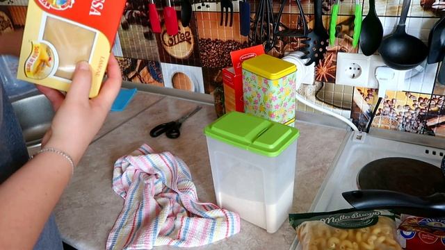 Уборка и расхламление на кухне в шкафу! Наведение порядка! Избавляюсь от пищевой моли! смотреть онлайн