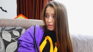 Экстремальные ПРЯТКИ от ЗОМБИ! Амелька спасает своих друзей!