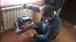 Разряжается аккумулятор, проверьте плотность.Проверка плотности в аккумуляторной батареи.