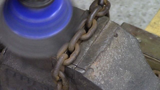 Я ПРЕВРАЩАЮ РЕЛЬСУ В ТОПОР. Топор из рельсы своими руками. Самоделка из куска рельсы. AXE FROM RAIL смотреть онлайн
