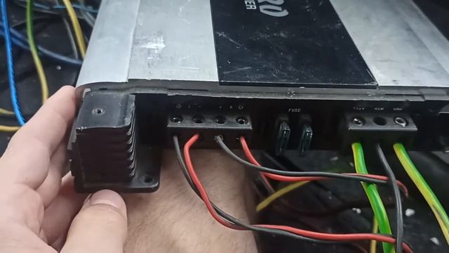 Как подключить усилитель в машине (двухканальный, четырёхканальный) смотреть онлайн