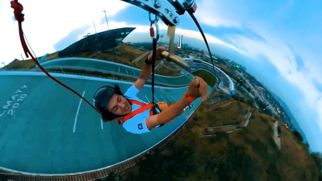Gorilla Zipline - самый крутой зиплайн в мире! Угол наклона 23 градуса! смотреть онлайн