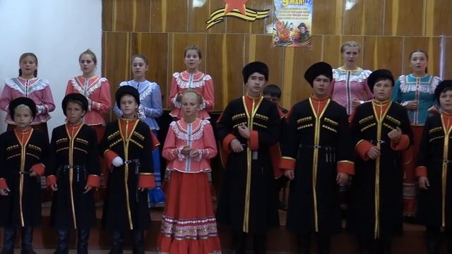 Казачий ансамбль "Радонесть" - "Степью шли солдаты" смотреть онлайн