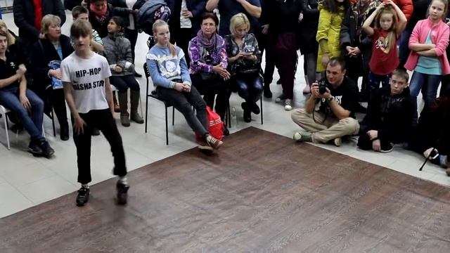 Финал Hip-Hop Kids Липинская Вероника vs Даша Звездочка "Метр с кепкой" dance battle смотреть онлайн