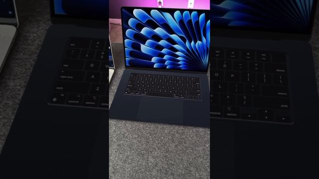New 15 MacBook Air M2 in AR (augmented reality) vs 13 vs MacBook Pro 14 смотреть онлайн