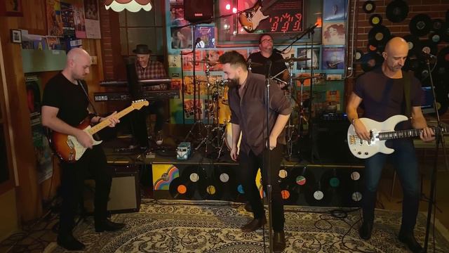 'Down Under' (MEN AT WORK) Cover by The HSCC смотреть онлайн