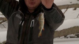 Зимняя рыбалка. Ловля окуня на безмотылку. Рыбалка с ночёвкой 2 серия