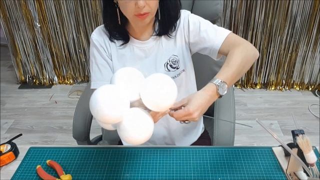 Новогодний декор. Веточки-шарики. Бесплатный мастер-класс от Ольги Ольневой. Продажа и аренда декор смотреть онлайн