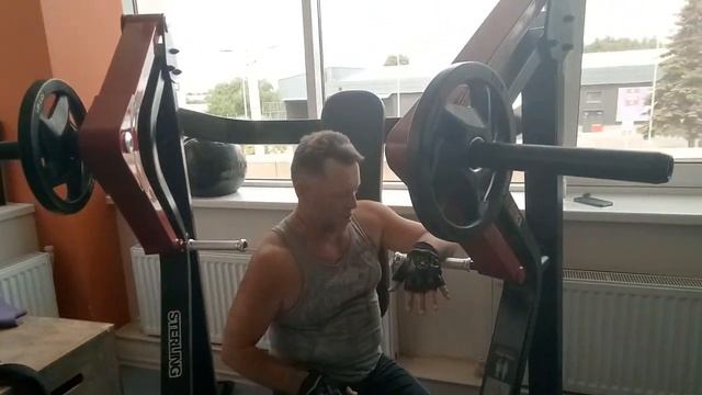 В Хаммере с поворотом. Прикольное упражнение. смотреть онлайн