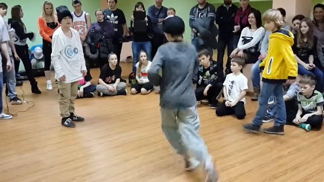 Батлы в Беляево 15.02.14г. Брейк-данс. №22 смотреть онлайн