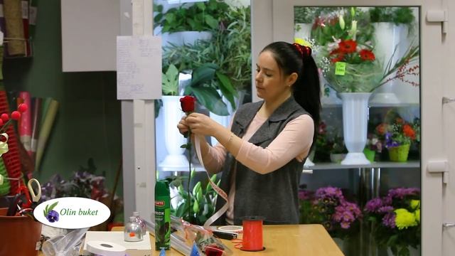 Как Упаковать Одну и Три Розы в Пленку. смотреть онлайн