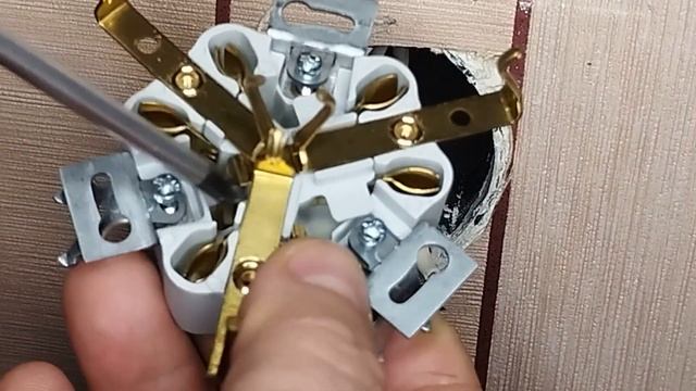 Замена и установка розетки. Как заменить двойную розетку на тройную