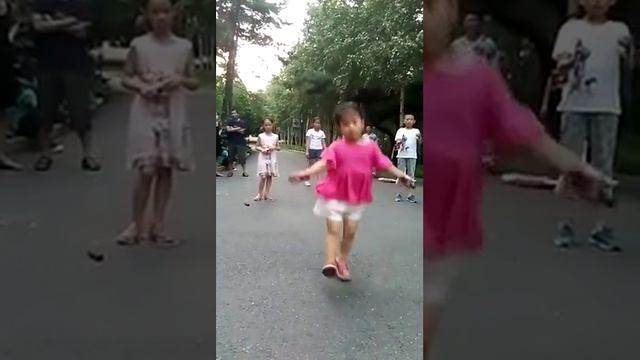 Девочка пригала скакалка смотреть онлайн