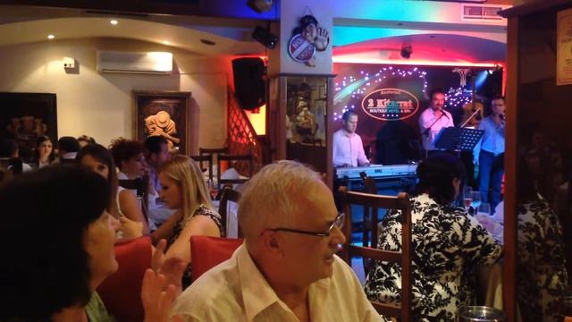 Русские песни в албанском ресторане на берегу Адриатики. Видео из частного архива!) смотреть онлайн