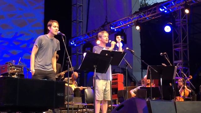 John Cameron Mitchell singing Lou Reed's Turning Time Around смотреть онлайн