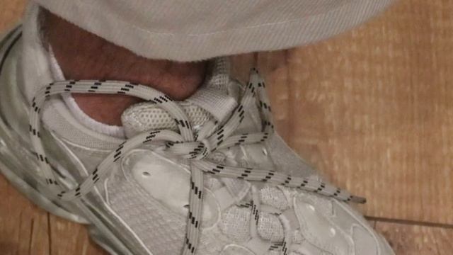 Balenciaga Triple S [Full Review & On Foot] смотреть онлайн