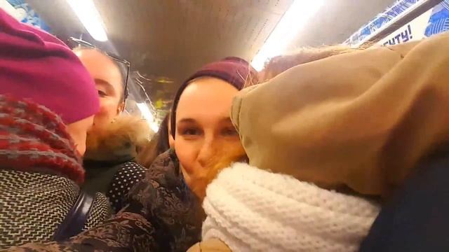 Странный человек в метро/детский конкурс/весна/попрошайка смотреть онлайн