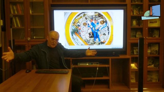 «Человек в открытом космосе» | Лекция на выставке Олега Семёнова. смотреть онлайн