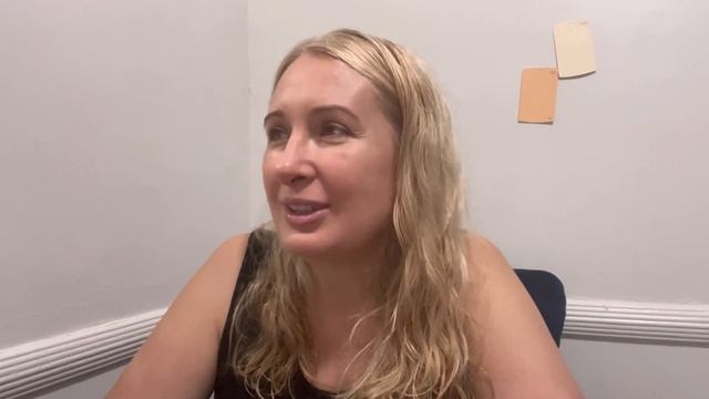 С МОИМ МУЖЕМ ФЛИРТУЕТ РУССКАЯ ДЕВУШКА… смотреть онлайн