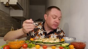 МУКБАНГ. ОБЖОР. ПЕЛЬМЕНИ СОЧНЫЕ 1 КГ. СМЕТАНА, СЫР, ОВОЩИ, КЕТЧУП, МОРКОВЬ. АСМР. DUMPLINGS 1 KG.