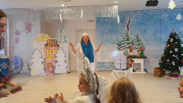"Волшебная ягода снеженика" - новогодний утренник в детском саду смотреть онлайн
