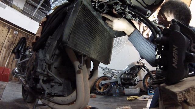 HONDA CBR 1100XX Сборка рулевой смотреть онлайн